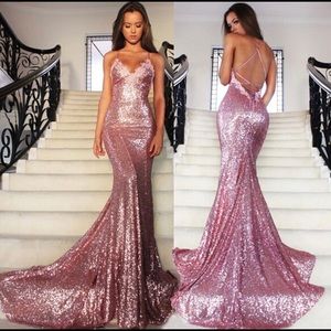 Pink sequined spaghetti strap prom dress🌸